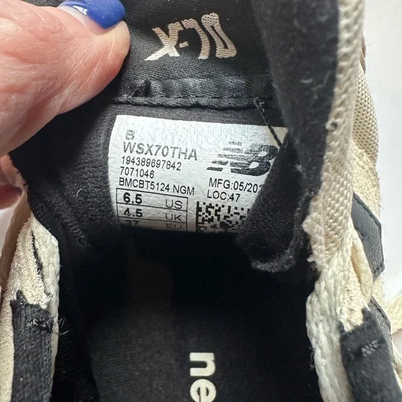 New Balance Women's Beige and Black Sneakers size 6 1/2 - Picture 7 of 7
